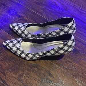 comfort plus by Predictions Black & White Houndstooth Pointed-Toe Flats